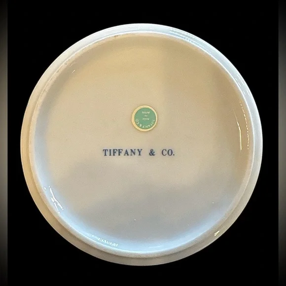 Tiffany & Co. Vintage Blue and White Floral Trinket Box - Picture 5 of 5